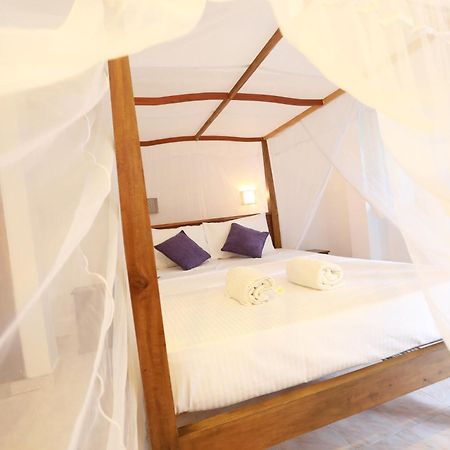 Dock Holiday Guest House Unawatuna Exterior foto